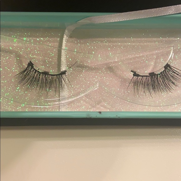 Moxie lashes - Picture 4 of 4